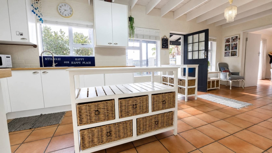 6 Bedroom Property for Sale in Stilbaai Wes Western Cape